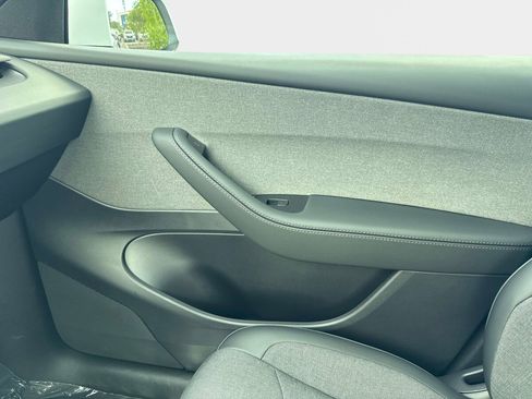 Used 2026 Tesla Model Y 2WD image 21