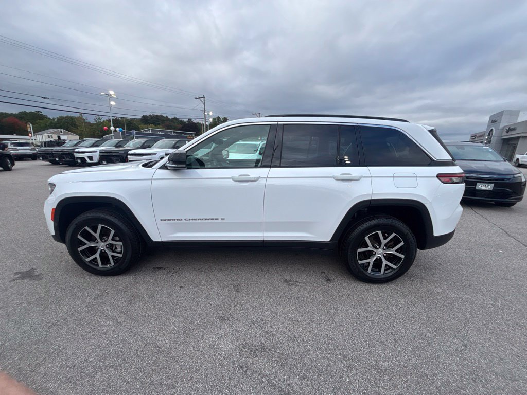 Certified 2024 Jeep Grand Cherokee Limited AWD/4WD image 2
