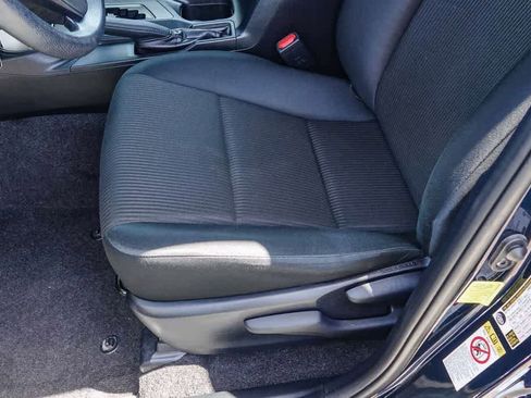 Used 2018 Toyota RAV4 LE FWD image 20
