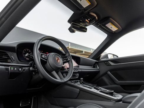Certified 2025 Porsche 911 Carrera RWD image 4