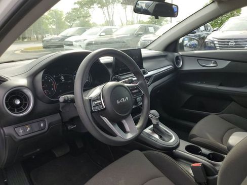 Used 2023 Kia Forte LXS w/ LXS Technology Package FWD image 18