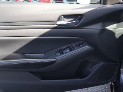 Used 2024 Nissan Altima 2.5 SV image 16