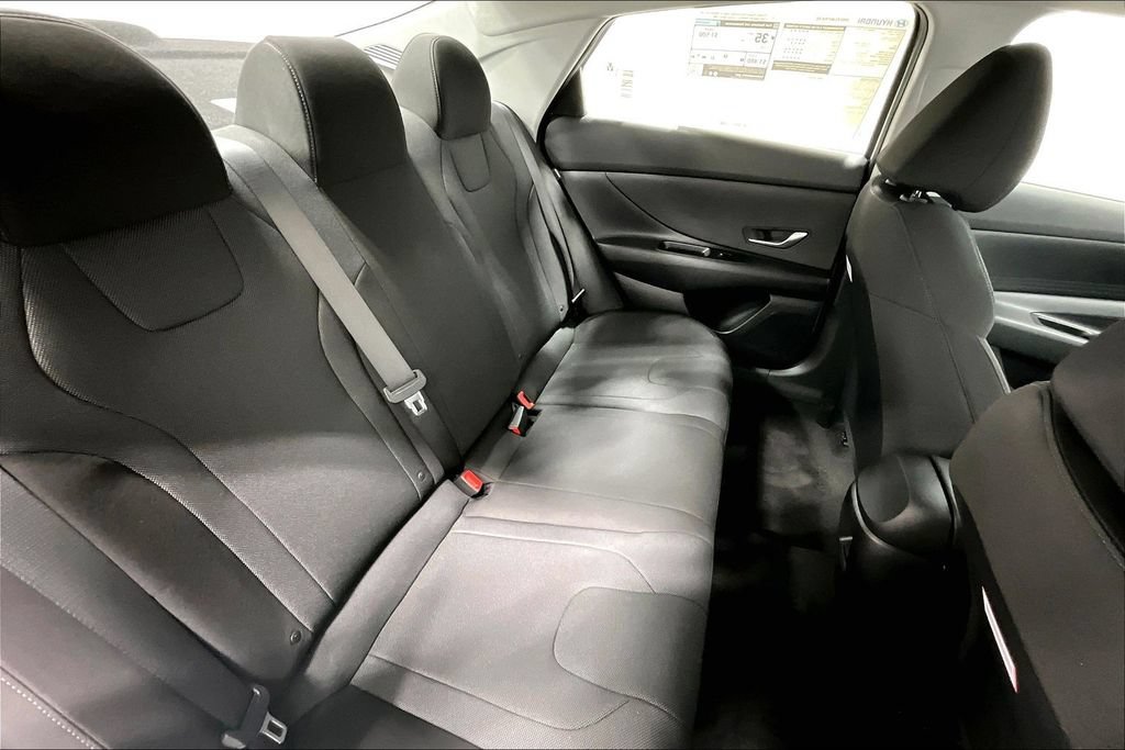 Used 2026 Hyundai Elantra SE FWD image 8