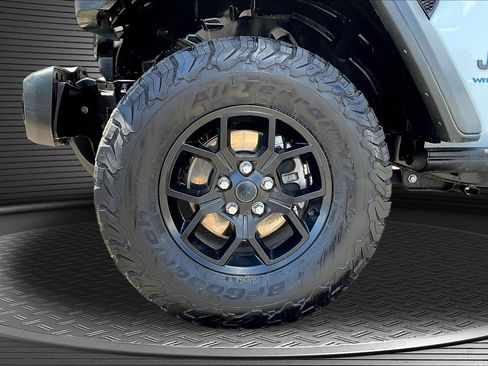 Used 2024 Jeep Wrangler Unlimited AWD/4WD image 25