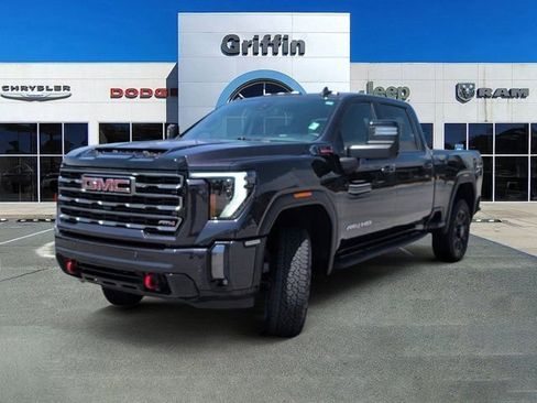 Used 2024 GMC Sierra 2500 AT4 w/ AT4 Preferred Package AWD/4WD image 10