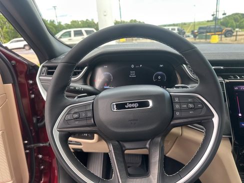 New 2025 Jeep Grand Cherokee L Limited image 34