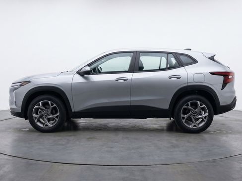 Used 2025 Chevrolet Trax LT w/ LT Convenience Package FWD image 5