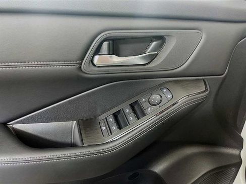 Certified 2026 Nissan Rogue SV w/ SV Premium Package image 15