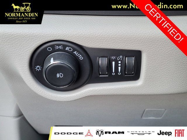 Certified 2024 Chrysler Pacifica Touring-L FWD image 13