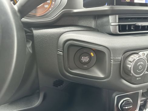 New 2026 Jeep Gladiator Rubicon w/ Technology Group image 16