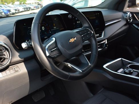 Used 2026 Chevrolet Equinox LT AWD/4WD image 8