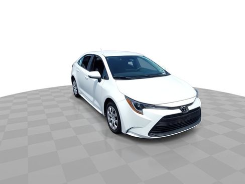 Used 2025 Toyota Corolla LE FWD image 2