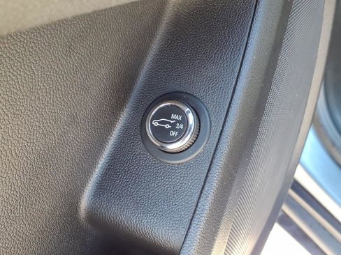 Used 2019 Chevrolet Traverse LT FWD image 12