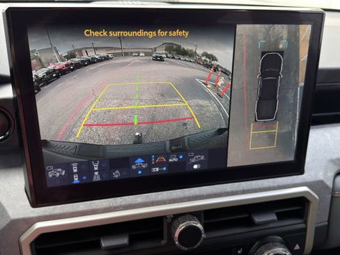 Used 2024 Toyota Tacoma Trailhunter image 20