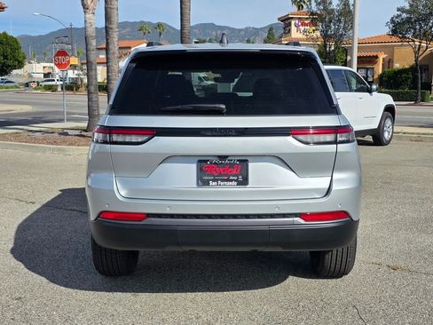 New 2026 Jeep Grand Cherokee Altitude RWD image 5