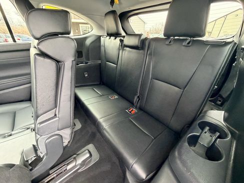 Used 2022 Toyota Highlander XLE image 17