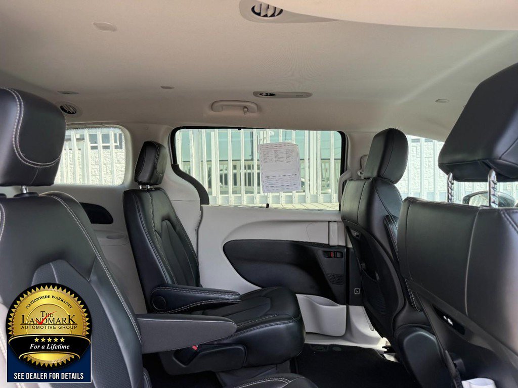 Used 2024 Chrysler Pacifica Touring-L FWD image 15