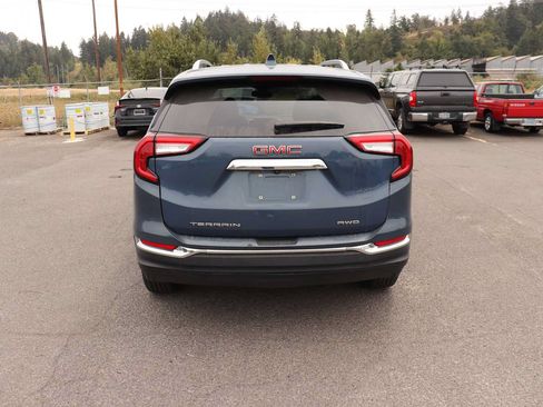 Used 2024 GMC Terrain SLT AWD/4WD image 6