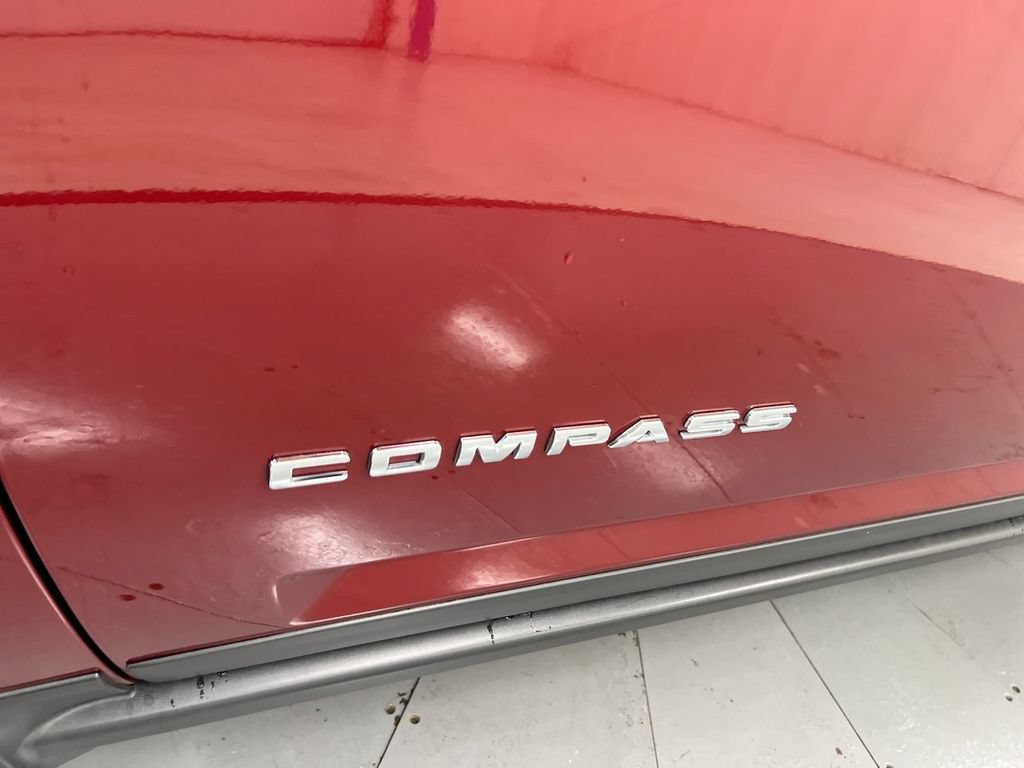Used 2017 Jeep Compass Latitude FWD image 25