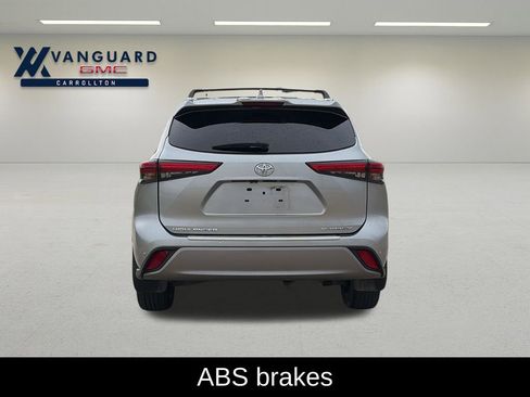 Used 2023 Toyota Highlander Platinum FWD image 7