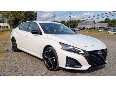 Used 2023 Nissan Altima 2.5 SR image 3