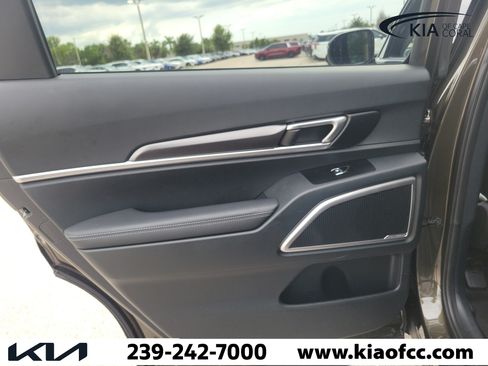 Certified 2025 Kia Telluride S FWD image 11