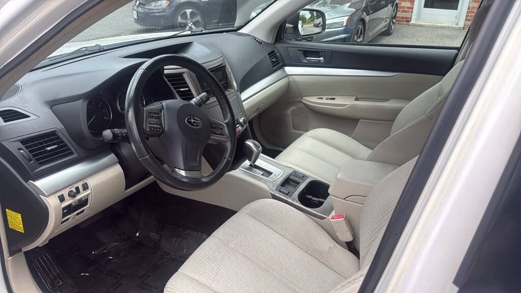 Used 2012 Subaru Outback 2.5i Premium w/ All-Weather Pkg AWD/4WD image 4