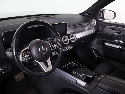 Used 2021 Mercedes-Benz GLB 250 4MATIC w/ Premium Package image 26
