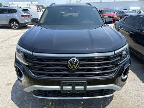 Used 2024 Volkswagen Atlas Peak Edition SE AWD/4WD image 9