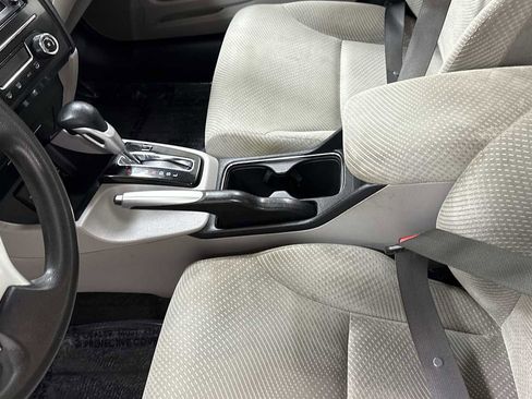 Used 2013 Honda Civic Hybrid Sedan image 23
