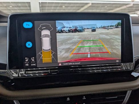 Used 2024 Volkswagen Atlas Cross Sport SE w/ Panoramic Sunroof Package FWD image 16