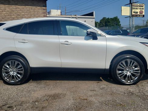 Used 2024 Toyota Venza AWD/4WD image 6