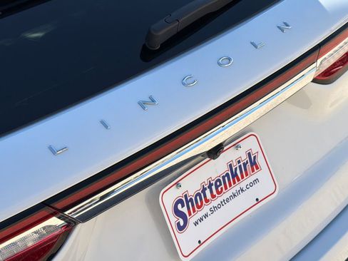 Used 2022 Lincoln Corsair FWD w/ Premium Package image 9