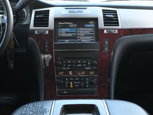 Used 2012 Cadillac Escalade Luxury RWD image 13