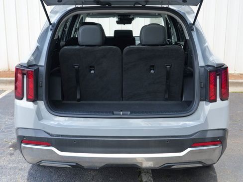 Used 2025 Kia Sorento S w/ Panoramic Sunroof Package AWD/4WD image 9