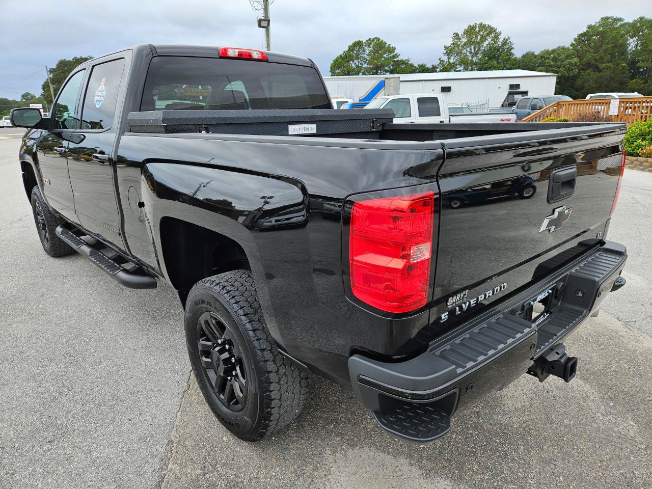 Used 2016 Chevrolet Silverado 2500 LT w/ Midnight Edition AWD/4WD image 4