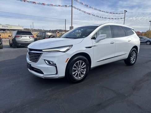 Used 2024 Buick Enclave Premium image 8