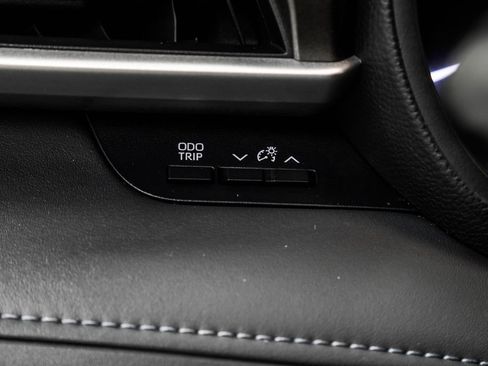 Used 2023 Toyota Highlander L FWD image 42