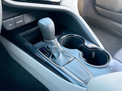 Used 2020 Toyota Camry LE image 25