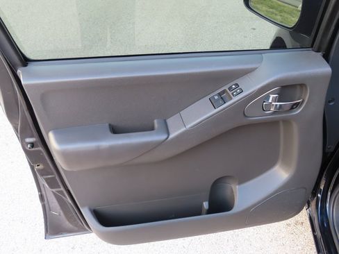 Used 2012 Nissan Frontier SV w/ SV Premium Utility Pkg image 19