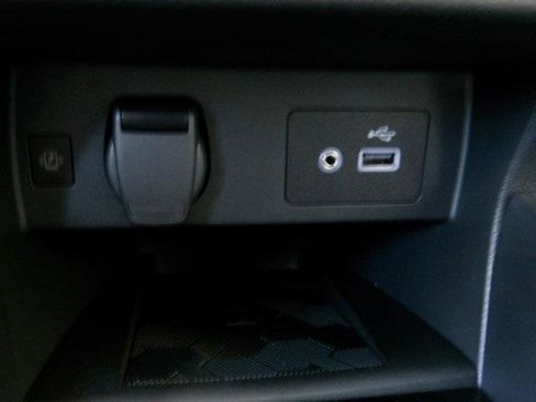 Used 2025 Nissan Versa SV w/ Trunk Package image 19