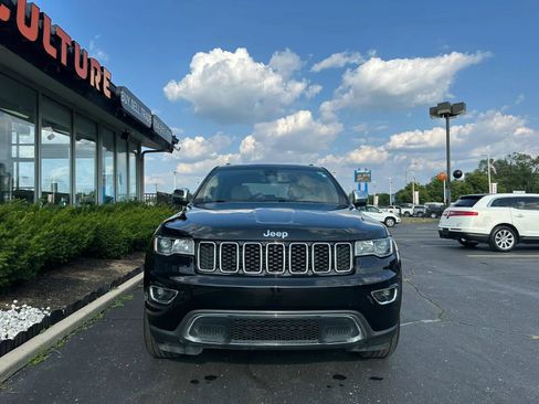 Used 2018 Jeep Grand Cherokee Limited AWD/4WD image 2