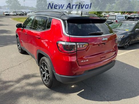 Used 2025 Jeep Compass Limited AWD/4WD image 4