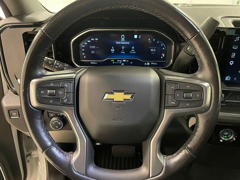 Used 2022 Chevrolet Silverado 1500 LT AWD/4WD image 31