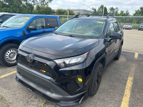 Used 2020 Toyota RAV4 LE w/ All Weather Liner Package AWD/4WD image 17