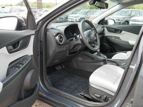 Used 2023 Hyundai Kona SEL AWD/4WD image 11