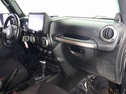 Used 2014 Jeep Wrangler Unlimited Sport w/ Quick Order Package 24S AWD/4WD image 9
