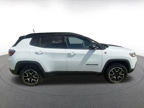 Used 2025 Jeep Compass Trailhawk AWD/4WD image 16