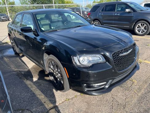 Used 2019 Chrysler 300 S w/ 300S Premium Group 2 AWD/4WD image 17