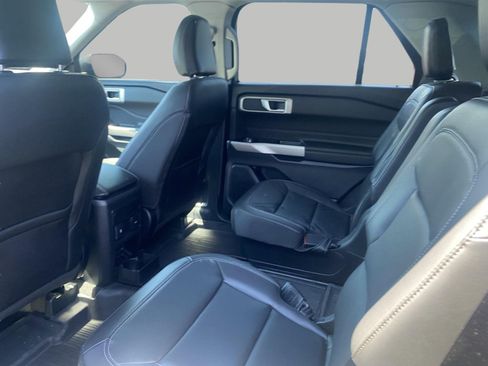 Used 2024 Ford Explorer XLT w/ Equipment Group 202A AWD/4WD image 13